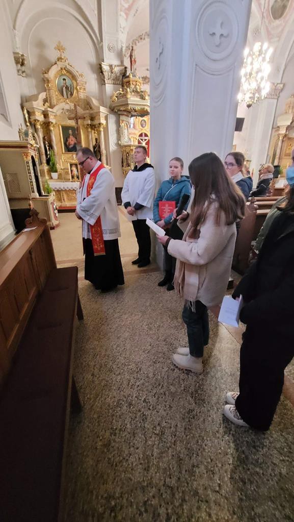 DROGA KRZYŻOWA Z UDZIAŁEM MŁODZIEŻY