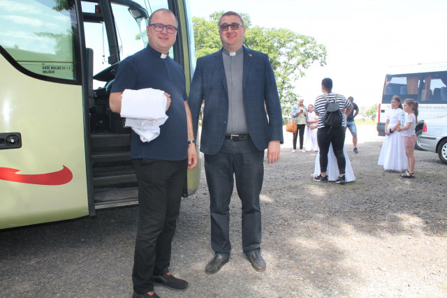 WYCIECZKA DZIECI KOMUNIJNYCH DO SANKTUARIUM MARYJNEGO NA ŚW GÓRĘ DO GOSTYNIA