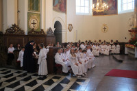  WYCIECZKA DZIECI KOMUNIJNYCH DO SANKTUARIUM MARYJNEGO NA ŚW GÓRĘ DO GOSTYNIA 