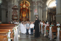  WYCIECZKA DZIECI KOMUNIJNYCH DO SANKTUARIUM MARYJNEGO NA ŚW GÓRĘ DO GOSTYNIA 