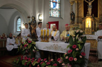  MSZA ŚW ODUSTOWA KU CZCI ŚW ROCHA ODPRAWIŁ KS. BISKUP ZDZISŁAW FORTUNIAK W 40 ROCZNICĘ SAKRY BISKUPIEJ 