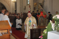  MSZA ŚW ODUSTOWA KU CZCI ŚW ROCHA ODPRAWIŁ KS. BISKUP ZDZISŁAW FORTUNIAK W 40 ROCZNICĘ SAKRY BISKUPIEJ 