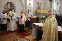  MSZA ŚW ODUSTOWA KU CZCI ŚW ROCHA ODPRAWIŁ KS. BISKUP ZDZISŁAW FORTUNIAK W 40 ROCZNICĘ SAKRY BISKUPIEJ 