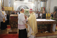  MSZA ŚW ODUSTOWA KU CZCI ŚW ROCHA ODPRAWIŁ KS. BISKUP ZDZISŁAW FORTUNIAK W 40 ROCZNICĘ SAKRY BISKUPIEJ 