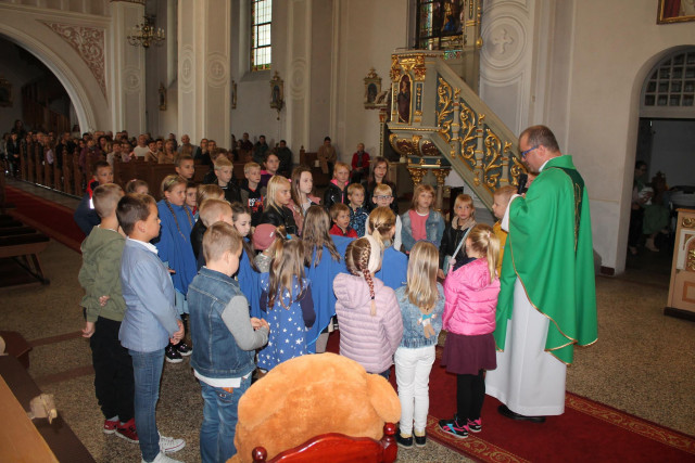 PIERWSZE POWAKACYJNE SPOTKANIE DZIECI Z JONASZEM