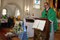  MSZA ŚW DZIECIĘCA Z POŚWIĘCENIEM RÓŻAŃCÓW  I KSIĄŻECZEK DZIECIOM PIERWSZO KOMUNIJNYM 
