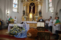  MSZA ŚW DZIECIĘCA Z POŚWIĘCENIEM RÓŻAŃCÓW  I KSIĄŻECZEK DZIECIOM PIERWSZO KOMUNIJNYM 