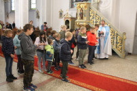  PAŹDZIERNIK MIESIĄCEM RÓŻAŃCA NABOŻEŃSTWO RÓŻAŃCOWE Z UDZIAŁEM DZIECI 