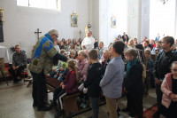  GOŚCINNIE PODCZAS MSZY ŚW ODWIEDZIŁ NAS p. WOJTEK SZOLKA OPOWIADAJĄC O SWOIM POBYCIE W CZADZIE 