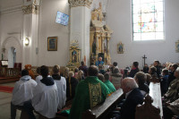  GOŚCINNIE PODCZAS MSZY ŚW ODWIEDZIŁ NAS p. WOJTEK SZOLKA OPOWIADAJĄC O SWOIM POBYCIE W CZADZIE 