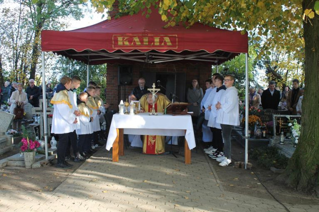 WSZYSTKICHŚWIĘTYCH MSZA ŚW NA CMENTARZU