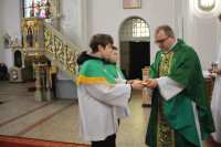  POŚWIĘCENIE ŚWIEC DZIECIOM PIERWSZOKOMUNIJNYM 