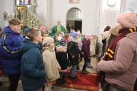  POŚWIĘCENIE ŚWIEC DZIECIOM PIERWSZOKOMUNIJNYM 