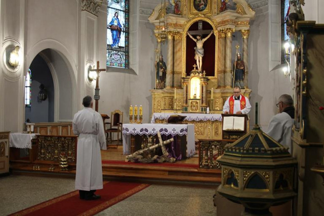 DROGA KRZYZOWA Z UDZIAŁEM DOROSŁYCH