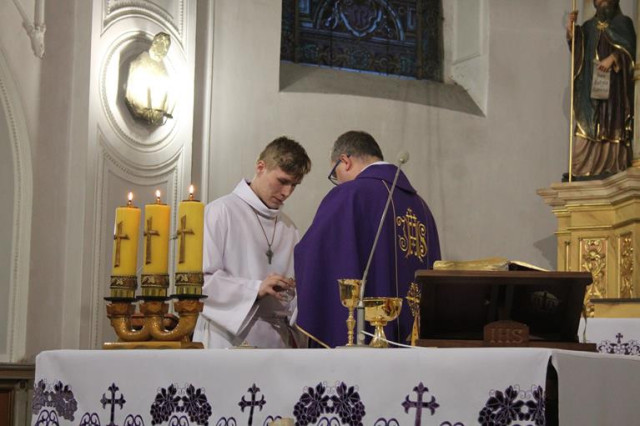 REKOLEKCJE WIELKOPOSTNE PRZEPROWADZIŁ KS.ADRIAN KURCZEWSKI