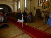  POŚWIĘCENIE KSIĄŻECZEK I RÓŻAŃCY DZIECIOM PIERWSZOKOMUNIJNYM 