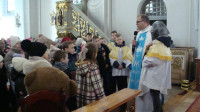  POŚWIĘCENIE MEDALIKÓW DZIECIOM PIERWSZOKOMUNIJNYM 