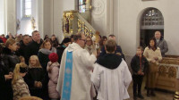  POŚWIĘCENIE MEDALIKÓW DZIECIOM PIERWSZOKOMUNIJNYM 