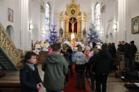  OFIAROWANIE PAŃSKIE-POŚWIĘCENIE ŚWIEC DZIECIOM PIERWSZOKOMUNIJNYM 