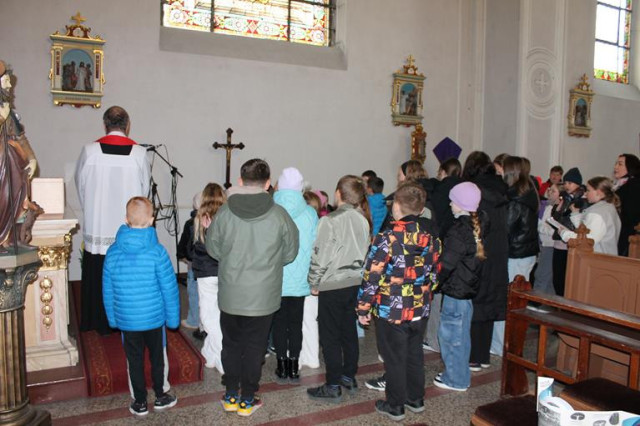 ZAKOŃCZENIE DROGI KRZYŻOWEJ DLA DZIECI